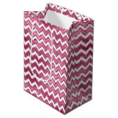 Girly Roze Witte Zigzag Stripes Medium Cadeauzakje (Voorkant Gekanteld)