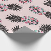 Girly schattig bloemig roze zwart ananas patroon cadeaupapier (Hoek)
