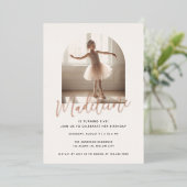 Girly Schattige Pastel Arch Foto Gouden Verjaardag Folie Uitnodiging (Staand Voorkant)