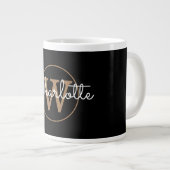 Girly Script Goud Monogram Modern Zwart Grote Koffiekop (Voorkant rechts)