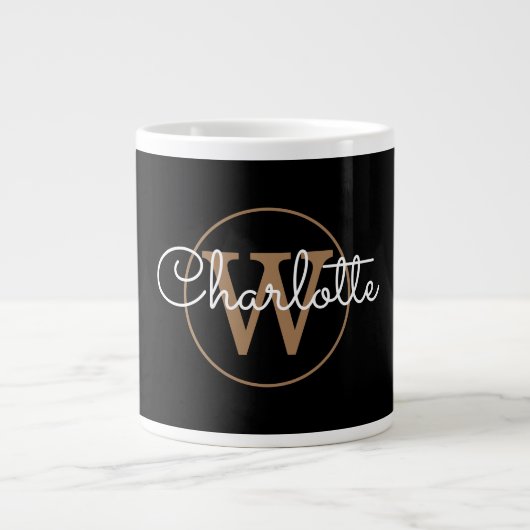 Girly Script Gouden Monogram Moderne Zwarte Grote Koffiekop (Voorkant)