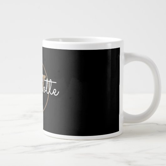 Girly Script Gouden Monogram Moderne Zwarte Grote Koffiekop (Rechts)