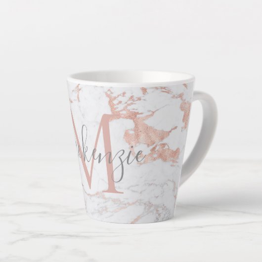 Girly Trendy Roos Gold Folie Marmeren Monogram Latte Mok (Rechterhoek)