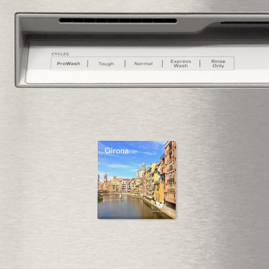 Girona fridge magnet van Velvet Escape (Insitu (Vaatwasser))