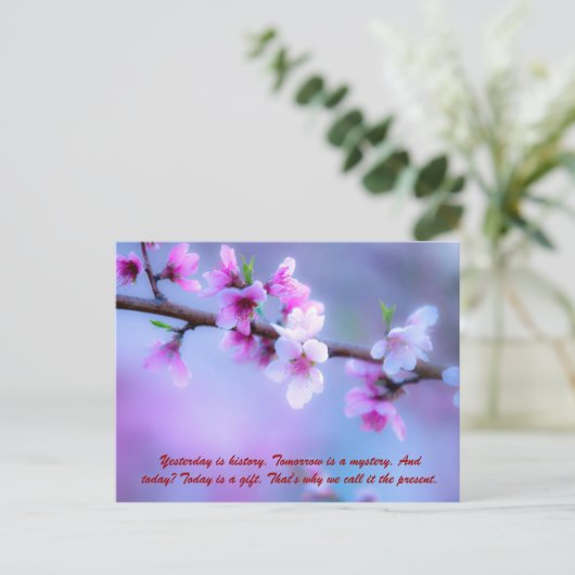 Gisteren is geschiedenis. Morgen is een mysterie.  Briefkaart (Staand voorkant)