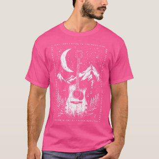Gitaar en bergen onder een sterrenhemel wandelcam t-shirt