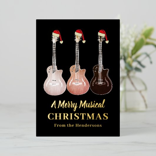 Gitaar Vrolijk Muzikaal Kerstmis Zwart en Goud Folie Feestdagenkaart (Staand Voorkant)