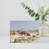 Giza plateau nabij de piramiden briefkaart (Staand voorkant)