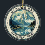 Glacier Bay National Park Illustratie Reiskunst Keramisch Ornament<br><div class="desc">Glacier Bay Park vectorkunstwerk ontwerp. Het park is een vaderland,  een levend laboratorium,  een nationaal park,  een aangewezen wildernis,  een biosfeerreservaat en een werelderfgoedgebied.</div>