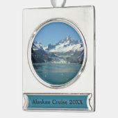 Glacier-Fed Waters van Alaska Verzilverd Banner Ornament (Links)