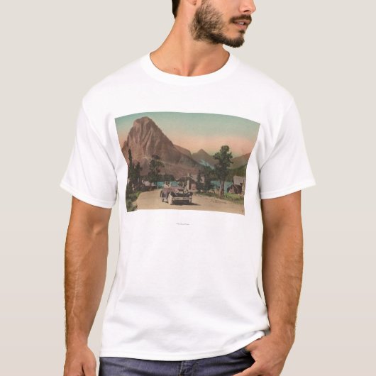 Glacier, MT - Uitzicht van Two Chalets & Mt. Rockw T-shirt (Voorkant)