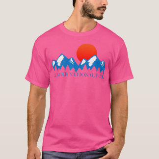 Glacier National Park-Mountain Sunset-Hiking Campi T-shirt
