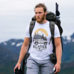 Glacier National Park Road Trip Montana T-shirt<br><div class="desc">ontwerp Glacier National Park Road Trip Montana. Geweldig kledingontwerp voor mensen die van buitenkamperen houden,  kamper,  wandelaar,  wegreis,  familieruis,  zomerreis. Een fantastische illustratie van een reis met een ouderwetse stijl maakt ook een geweldig cadeauidee voor buitenstaanders,  vrienden en familie. Bestel vandaag nog!</div>