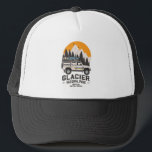 Glacier National Park Road Trip Montana Trucker Pet<br><div class="desc">ontwerp Glacier National Park Road Trip Montana. Geweldig kledingontwerp voor mensen die van buitenkamperen houden,  kamper,  wandelaar,  wegreis,  familieruis,  zomerreis. Een fantastische illustratie van een reis met een ouderwetse stijl maakt ook een geweldig cadeauidee voor buitenstaanders,  vrienden en familie. Bestel vandaag nog!</div>