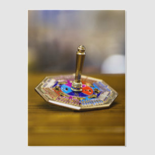 GladdeJoe Hanukkah-dreidelcadeau achthoekige basis Vellum Uitnodigingen