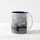 Gladiator, Vissen Trawler in de Nederlandse haven, Tweekleurige Koffiemok (Voorkant rechts)