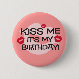 Gladmakerij Kiss Me Birthday Ronde Button 5,7 Cm