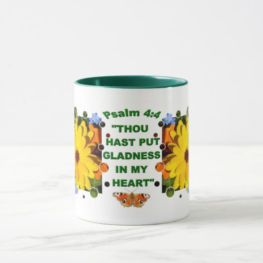 Gladness Mok (Midden)