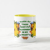 Gladness Mok (Midden)