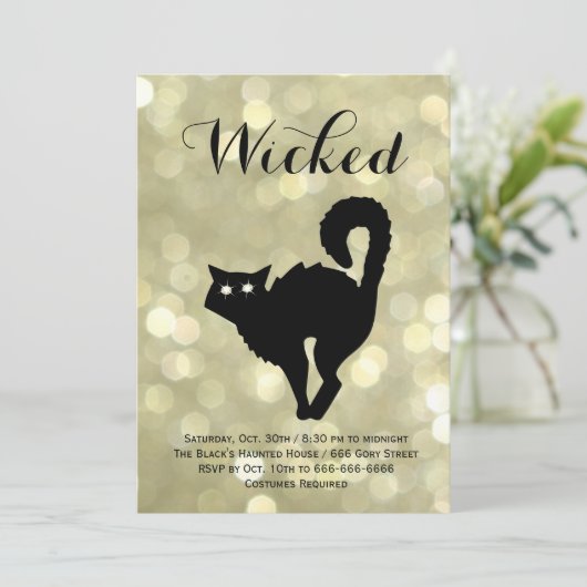 Glam Black Cat op Gold Halloween Costume Party Kaart (Staand voorkant)