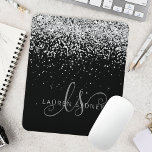 Glam Black Silver Glitter Monogram Naam Muismat<br><div class="desc">Glam Black Silver Glitter Elegant Monogram Muismat. Pas dit trendy ontwerp van het draaiende muisblok met elegant zilveren mousserende glitter op een zwarte achtergrond eenvoudig aan. Het ontwerp kenmerkt uw handgeschreven manuscriptmonogram met  draden en naam.</div>