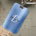 Glam Blauw Geborsteld Metaal Zwart Wit Monogram Bagagelabel<br><div class="desc">Dit elegante gepersonaliseerde bagagelabel is voorzien van een monogram en een voornaam in een modern zwart-wit script op een glam blauw faux geborsteld metalen achtergrond.</div>
