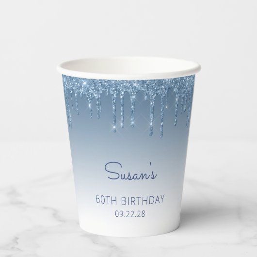 Glam Blue Glitter Drip 60th Birthday Party Papieren Bekers (Achterkant)