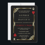 Glam Casino Las Vegas Perfect Pair Poker Huwelijk Kaart<br><div class="desc">Luxueus Casino Royale, Perfect Pair thema kaartontwerp. Het heeft een vintage art deco stijl, een Roaring Twenties oude Hollywood gebroken lijst met namaak goud folie Fleur-de-lis, rode harten, Q en K in twee hoeken (die speelkaarten simuleren), op een zwarte achtergrond. Speciale formuleringen worden gebruikt als in een pokerspel. Op de...</div>