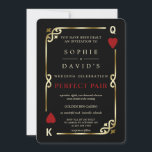 Glam Casino Las Vegas Perfect Pair Poker Huwelijk Kaart<br><div class="desc">Luxueus Casino Royale, Perfect Pair thema kaartontwerp. Het heeft een vintage art deco stijl, een Roaring Twenties oude Hollywood gebroken lijst met namaak goud folie Fleur-de-lis, rode harten, Q en K in twee hoeken (die speelkaarten simuleren), op een zwarte achtergrond. Speciale formuleringen worden gebruikt als in een pokerspel. Op de...</div>