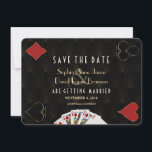 Glam Casino Las Vegas Poker Huwelijk Save The Date<br><div class="desc">Uniek Casino Royale en geweldig thema kaartontwerp. Het bevat vintage art deco stijl,  Roaring 1920's oude Hollywood,  speelkaarten kleuren,  speelkaarten. Aan de achterkant nep goud Art Deco patroon,  initialen en speelkaarten kleuren. Gebruik de personaliseertool om uw informatie toe te voegen. Ga voor meer naar mijn Casino Collectie.</div>