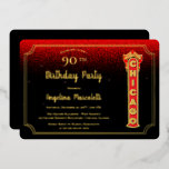 Glam Chicago Sign 90th Birthday Folie Invitation Uitnodiging<br><div class="desc">Het elegante en glamoureuze Chicago-teken en het 90ste verjaardagsdagsontwerp op een faux rode en zwarte achtergrond met faux sparkles. Composietontwerp per feestdag — Design.</div>