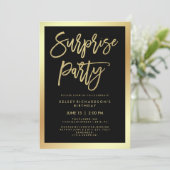 Glam Faux Gold Typografie en Black Surprise Party Kaart (Staand voorkant)