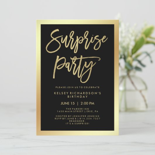 Glam Faux Gold Typografie en Black Surprise Party Kaart (Staand voorkant)