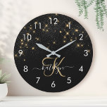 Glam Gold Glitter Diamond Sparkle Elegant Monogram Ronde Klok<br><div class="desc">Creëer uw eigen gepersonaliseerde zwarte en gouddiamantsparkle klok met uw eigen monogram en naam.</div>