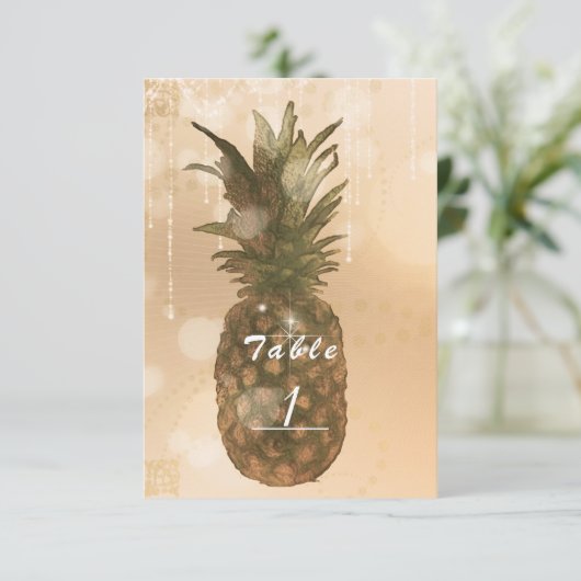 Glam Golden Pineapple Elegant Party Table Number Kaart (Staand voorkant)