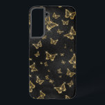 Glam goud- en zwarte vlinders samsung galaxy hoesje<br><div class="desc">Glam zwarte en gouden vlinders in een naadloos patroon. Moderne luxe vormgeving met witte sparkles.</div>