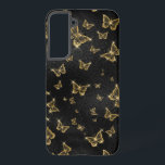 Glam goud- en zwarte vlinders samsung galaxy hoesje<br><div class="desc">Glam zwarte en gouden vlinders in een naadloos patroon. Moderne luxe vormgeving met witte sparkles.</div>