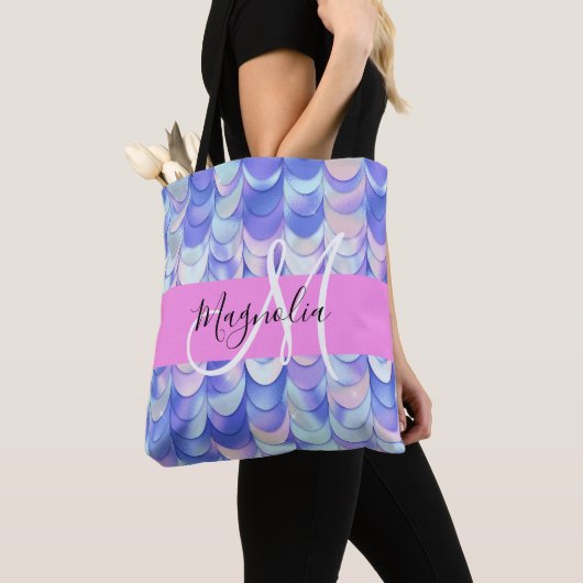 Glam Iridescent Blue Mermaid Scales Name Monogram Tote Bag (Dichtbij)
