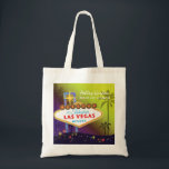 Glam Las Vegas Wedding Maid of Honor Gift Tote Bag<br><div class="desc">Groot en glamoureus Las Vegas stripbord hoge palmbomen en kleurrijke sterren gele en paarse schaduwachtergrond geïllustreerd op aangepast geluid van Honor Gift Bags. Pas de artistieke en unieke canvas tassen aan voor uw dienstmeisje en/of bruidsmeisjes om hen te bedanken! (Je vindt de juiste trouwbenodigdheden en gunsten in deze winkel, Bridal...</div>