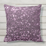 Glam Lavender Paarse Faux Glitter Print Buitenkussen<br><div class="desc">Geef je geduld op met deze open kussens in het paarse glitterpatroon van Sparkle Motion. Glitter in een weerbestendige stof voor je buitenruimtes.
<p>Voor binnenshuis kussens, controleer de sectie van het huisdecor van Sparkle Motion vierkant, lumbaal, rond en vele andere opties met onze fabelachtige sequinepatronen.</p></div>