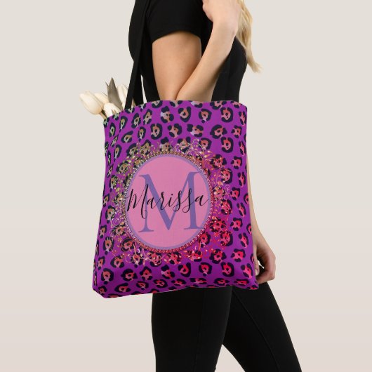 Glam Leopard Roze en Paarse Monogram Gepersonalise Tote Bag (Dichtbij)