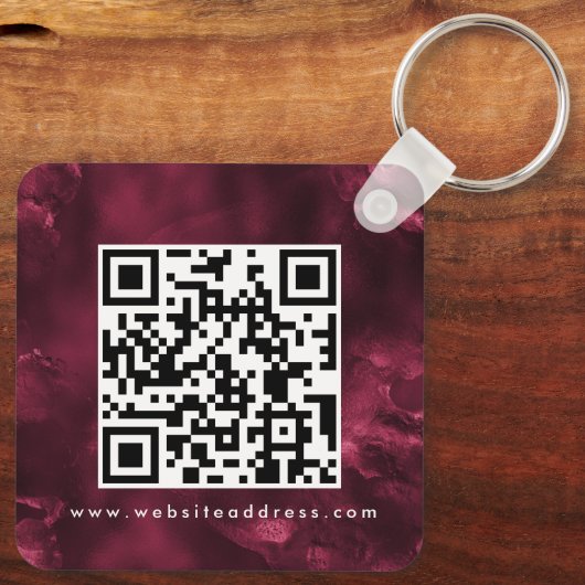 Glam Metallic Burgundy Hotel Logo Qr Code Name Sleutelhanger (Achterkant)