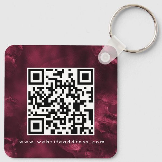 Glam Metallic Burgundy Hotel Logo Qr Code Name Sleutelhanger (Achterkant)