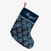 Glam Navy Blue Silver Damask gepersonaliseerd Kleine Kerstsok (Voorkant (Hangend))