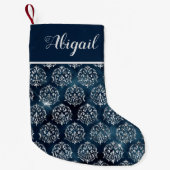 Glam Navy Blue Silver Damask gepersonaliseerd Kleine Kerstsok (Voorkant)