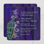 Glam Paarse Satin en Peacock Wedding Invitation Kaart<br><div class="desc">Een elegante rijke paarse satijn die er uitziet op een vierkant huwelijk,  met een mooie afbeelding van een zilveren toon die naar links toe bloeit met een kleurrijke pauw,  midden in de bloeiende decoratie.  De tekst in wit is klaar om voor uw trouwdag te personaliseren.  Overeenkomende producten beschikbaar.</div>