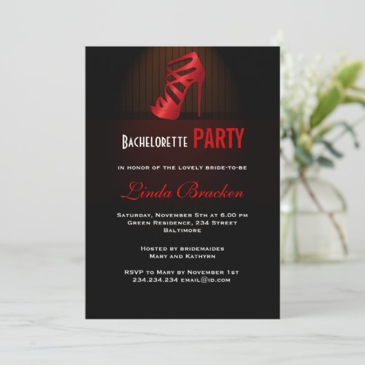 Glam Red High Hiel Shoe Bachelorette Invitation Kaart (Staand voorkant)