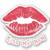 Glam Red Lips "Kiss Me Now" Vinyl Sticker (Voorkant)