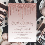 Glam Roos Gold 80th Birthday Party Kaart<br><div class="desc">Deze trendy 80ste verjaardagsuitnodiging is voorzien van een dunne roos gouden faux glitter drip border and ombre background. De woorden "80th Birthday" en de naam van de gast van eer verschijnen in donker roos casual handschrift manuscript, met de rest van de klantgerichte tekst in sans serif doopvont. Aan de achterzijde...</div>