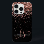 Glam Roos Gold Glitter Elegant Monogram Hoesje Mat<br><div class="desc">Glam Roos Gouden Glitter Elegant Monogram iPhone Case. Personaliseer deze trendy chique telefoonhoesontwerp met elegant rozen gouden sprankelende faux glitter op een zwarte achtergrond. Het ontwerp is voorzien van uw handgeschreven script monogram met  wervelingen en naam.</div>